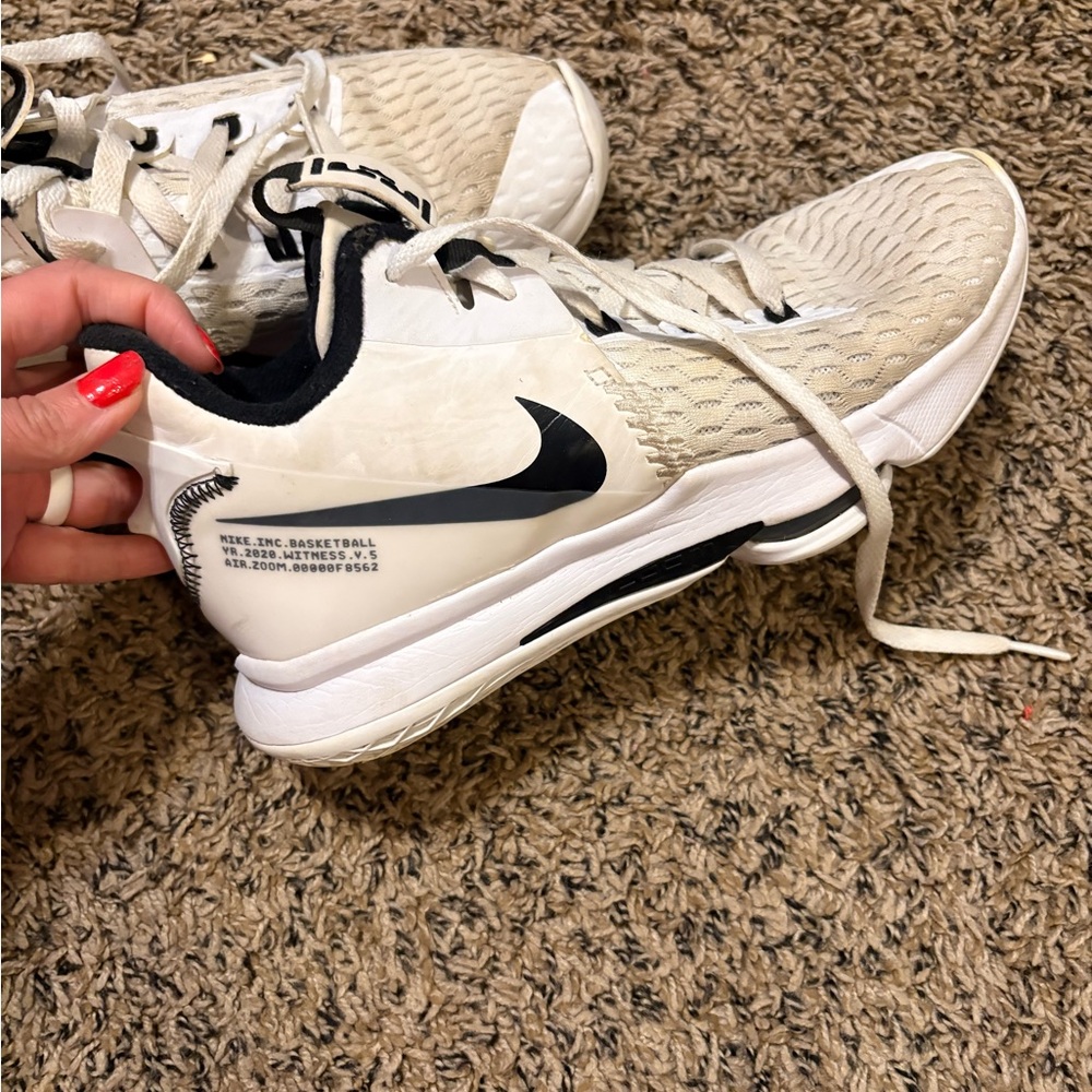 Nike Women's Cream and Black Athletic Shoes